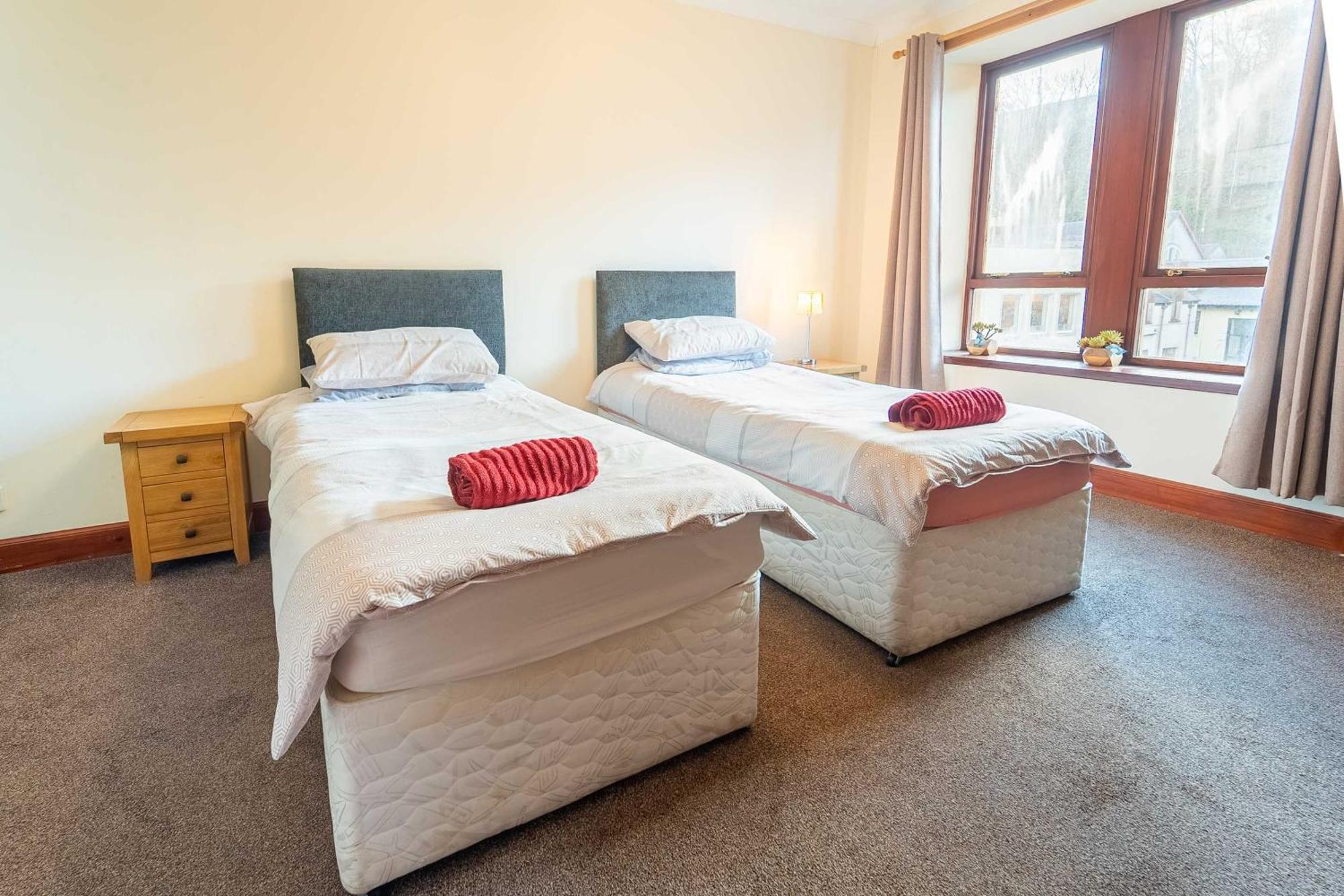 Prime Location Rooms In High Street Fort William Exterior foto